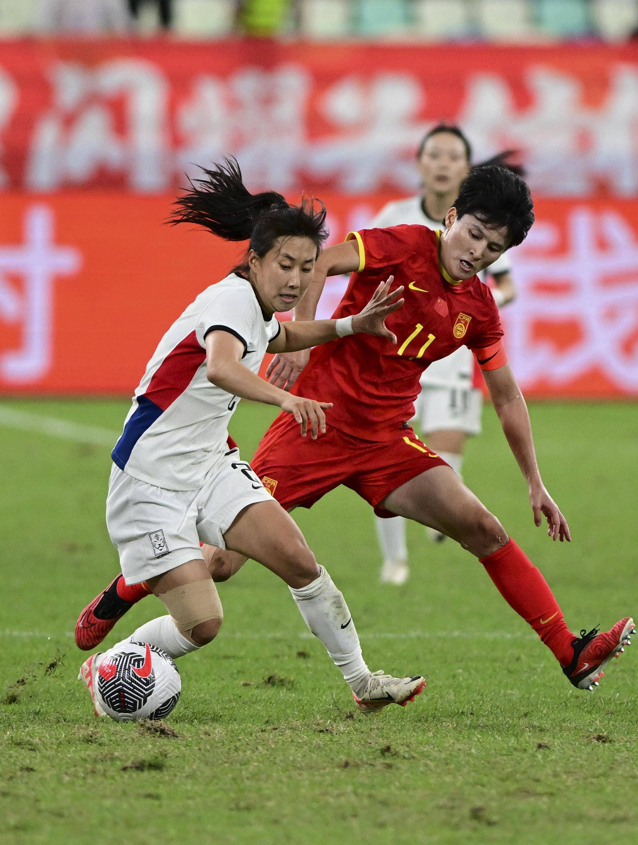 中国女足队员在国际赛场大放异彩
