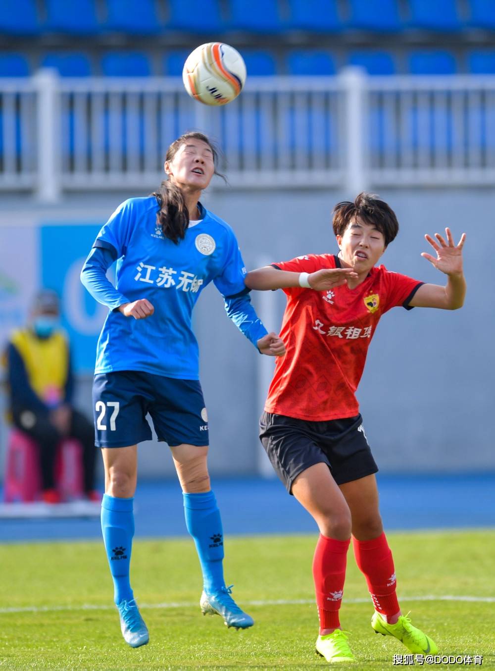 女足比赛中，中国队球员黄某奉献精彩传球