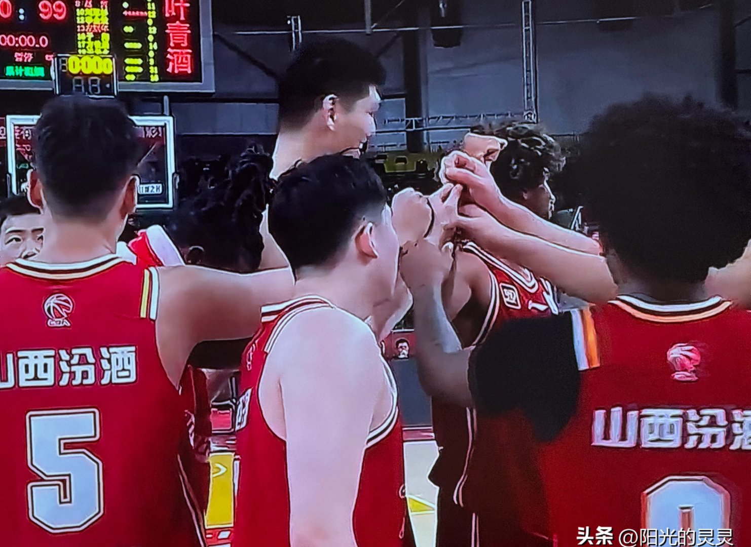 山西男篮战胜辽宁队，豪取胜利