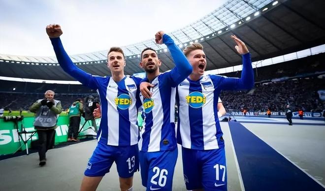 关于多特蒙德主场击败柏林赫塔逼近榜首的信息