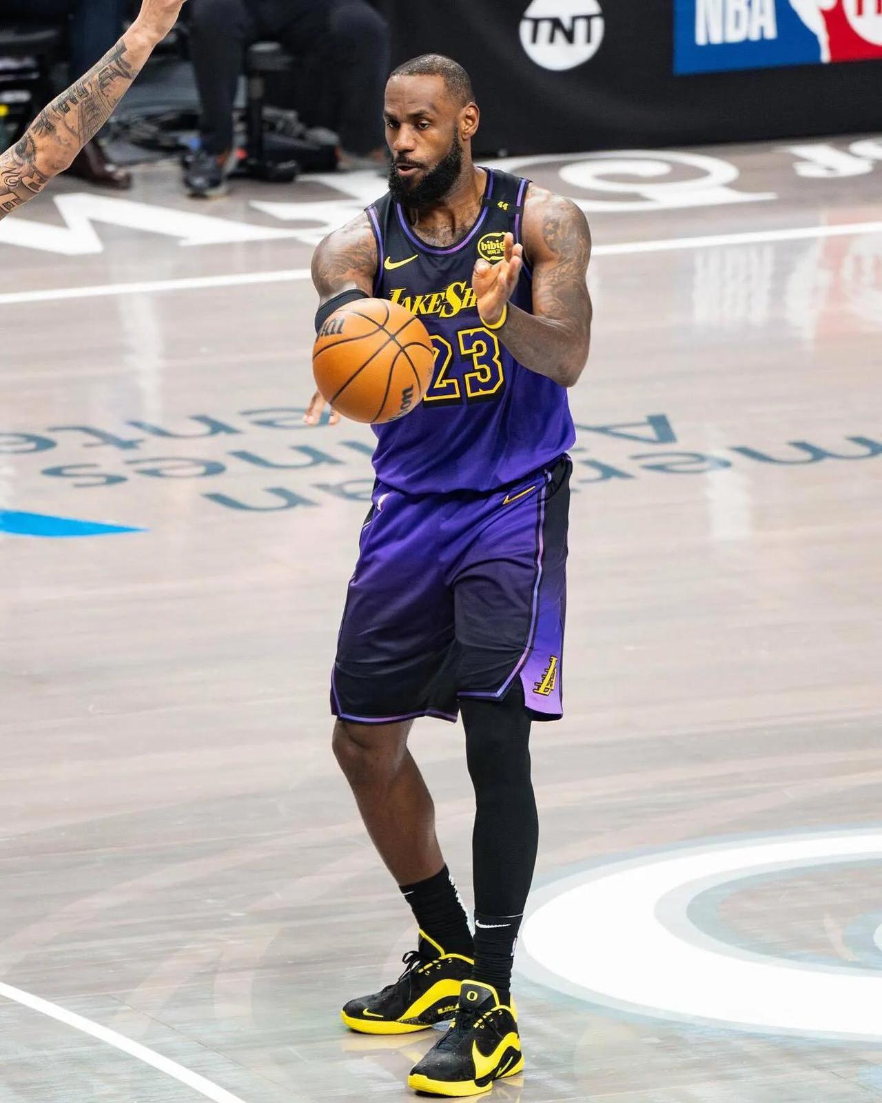 开云体育亚洲官网-湖人大胜篮网，詹姆斯表现抢眼