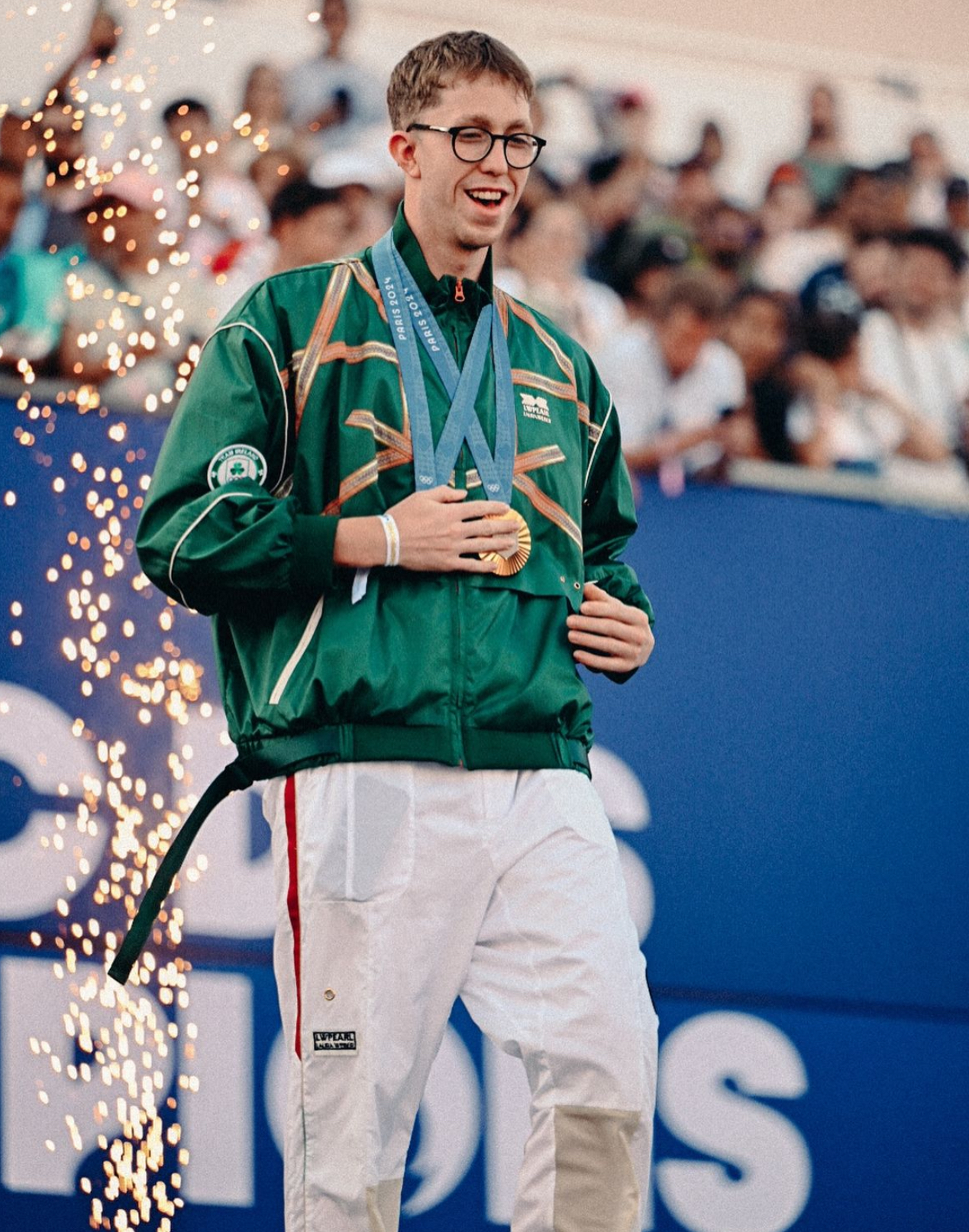 芬兰选手在游泳比赛中首夺金牌